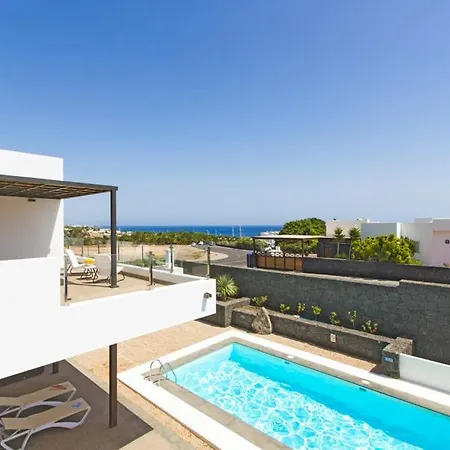 Sleeps 10 Pool Air Con Wifi