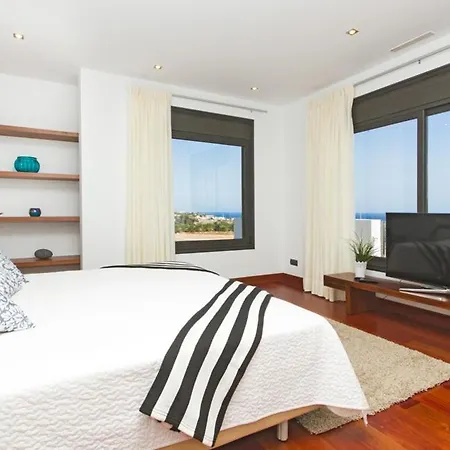 Sleeps 10 Pool Air Con Wifi